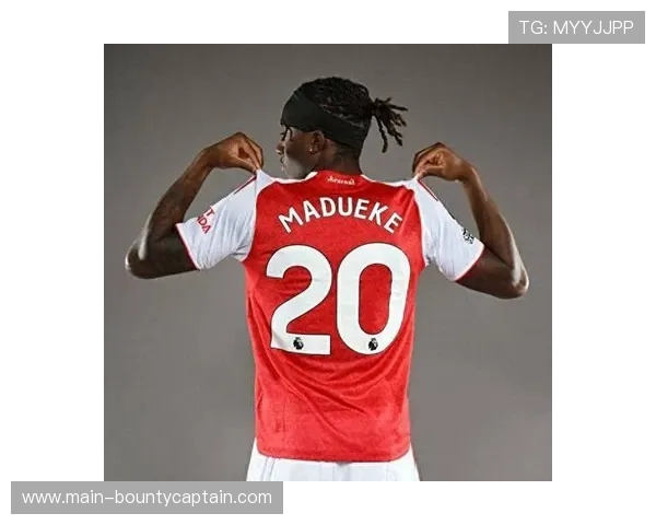 镜头捕捉:帕尔默点头回应球迷嘘声,马杜埃凯面对旧主引热议 镜头捕捉:帕尔默点头回应球迷嘘声,马杜埃凯面对旧主引热议