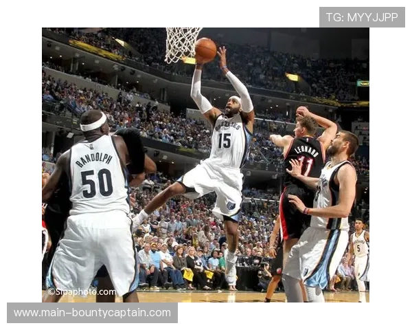 战术板：解析朗斯队固若金汤的防守体系与快速由守转攻的线路。