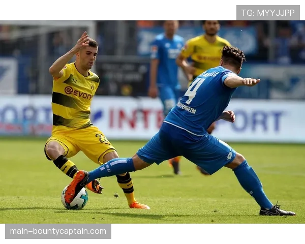 特写镜头：霍芬海姆老将福格特完成生涯第400场德甲后的更衣室庆祝